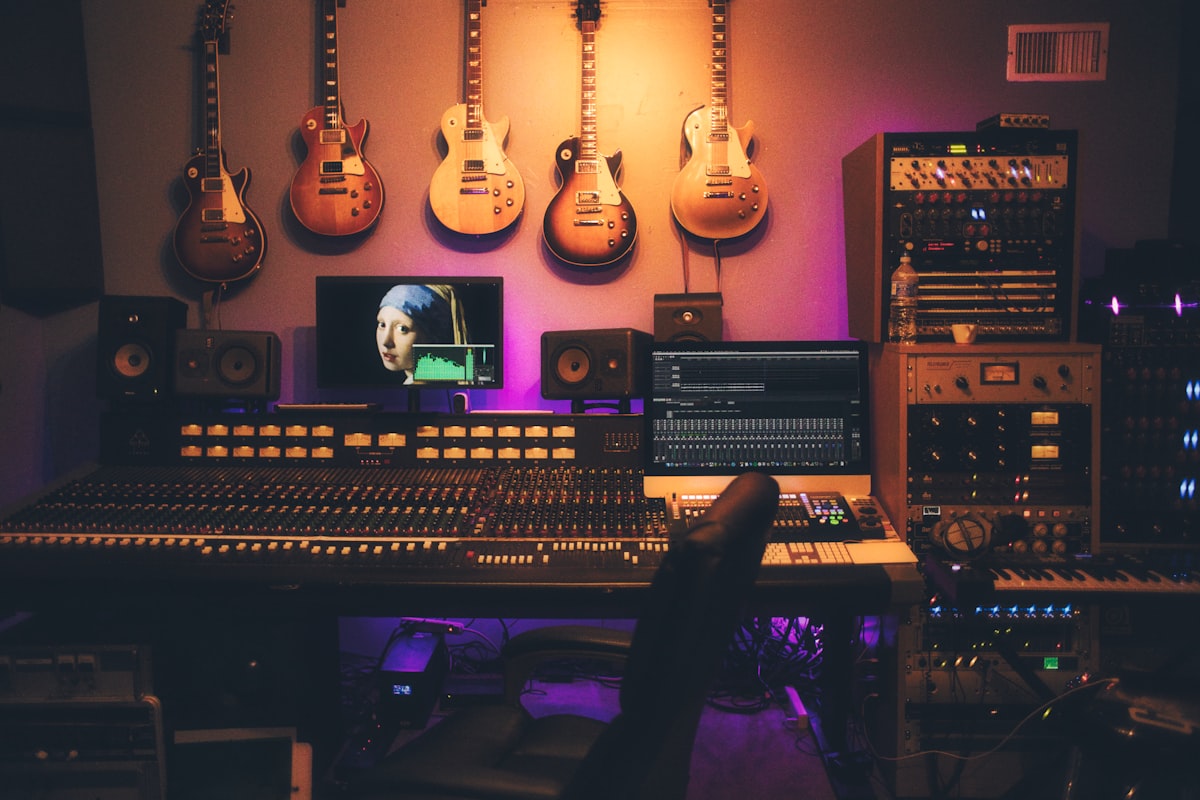 Analog vs Digital music production comparison